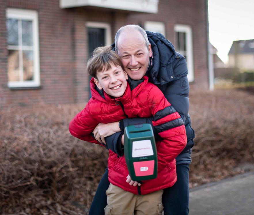 Theo en Noah collecteren voor Melanie