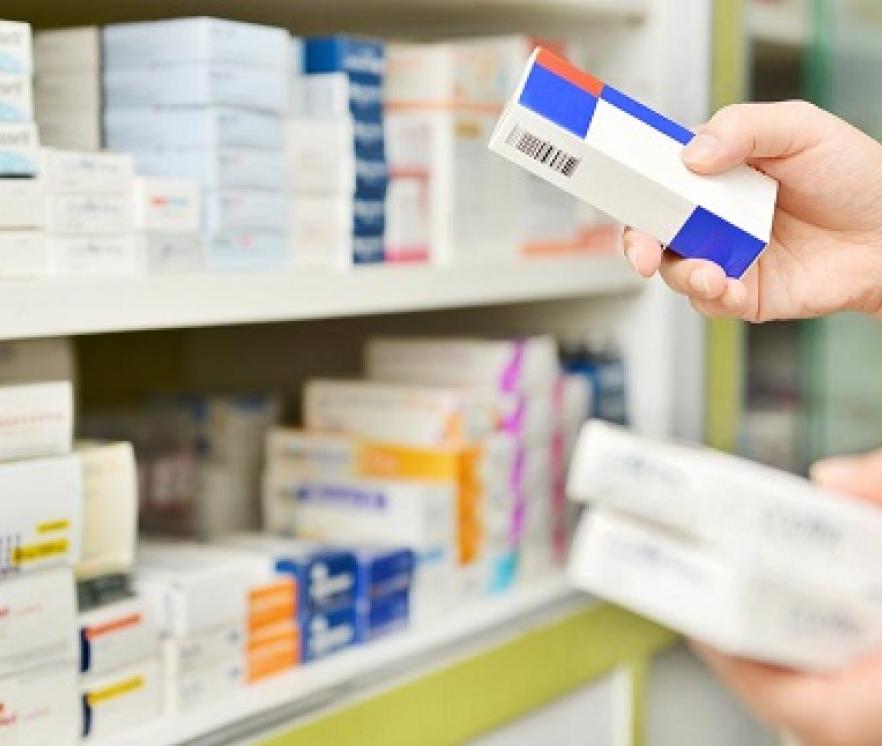 Doosjes medicijnen bij apotheek